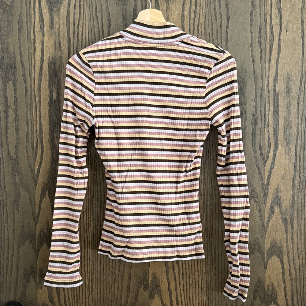 Volcom • Mock Neck 3/4 Zip - Picture 4 of 4